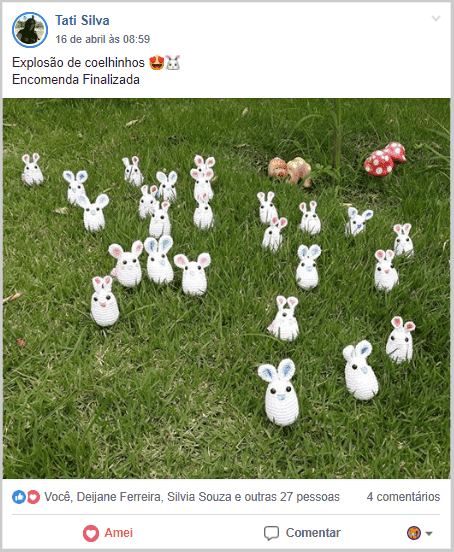 Coelhinhos brancos no jardim